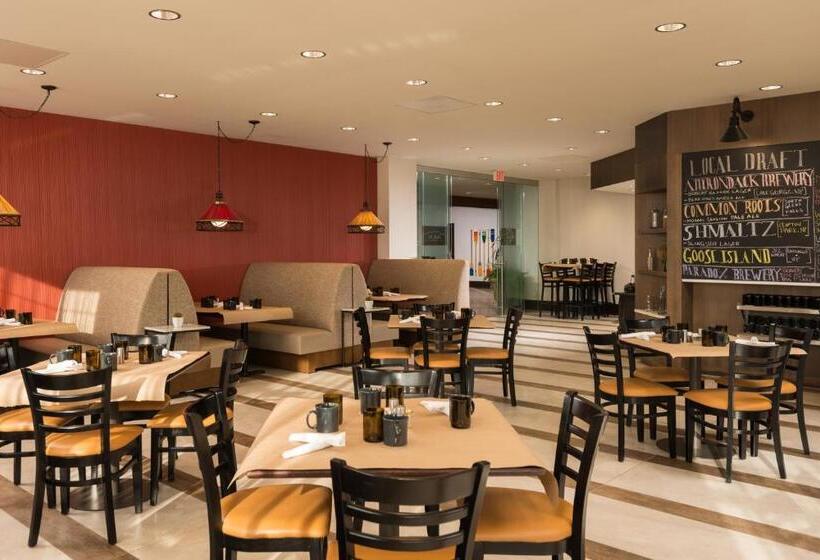 هتل Courtyard By Marriott Lake George