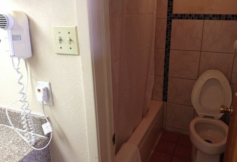 בית מלון כפרי Crown Inn