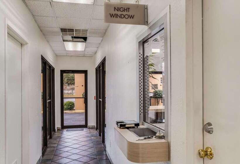 בית מלון כפרי Budget Inn