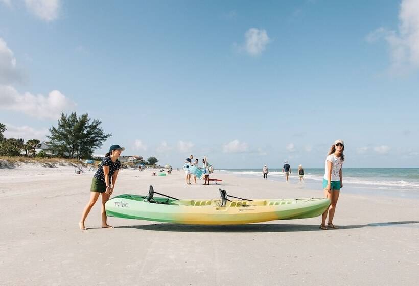 בית מלון כפרי Gulfside Resorts & Indian Rocks Inn