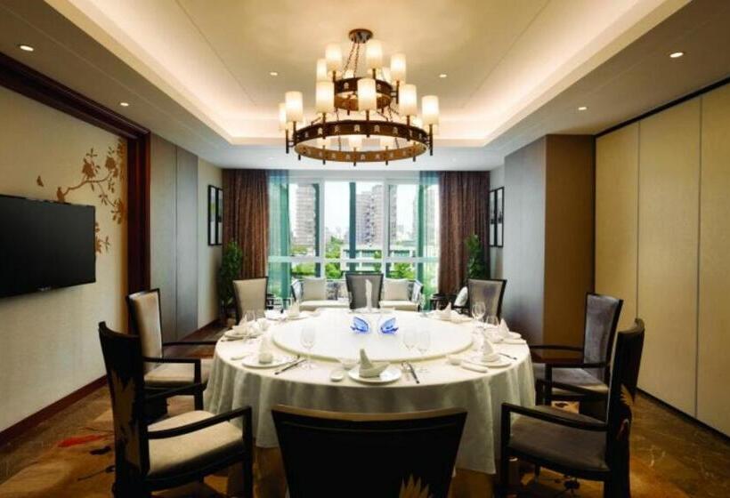 هتل Ramada Jiaxing