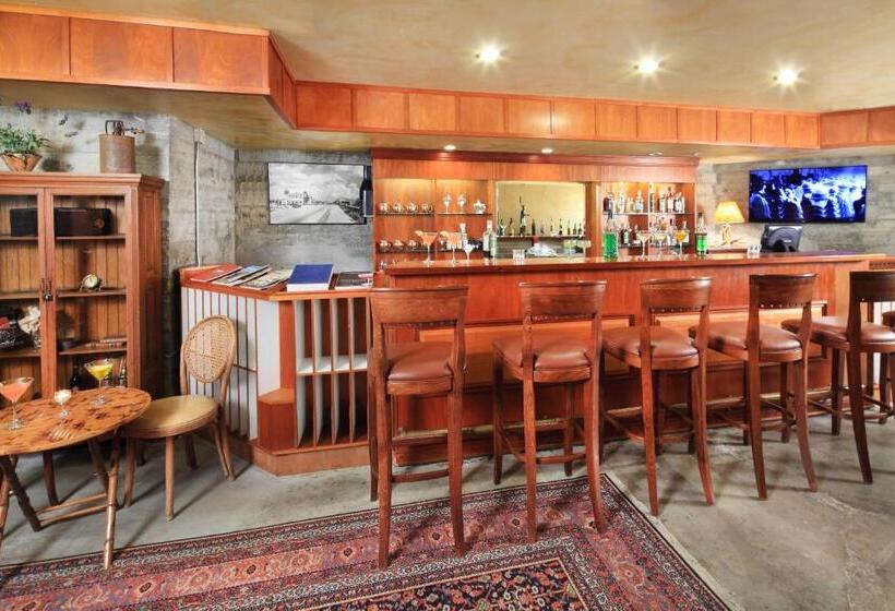 هتل The Grape Leaf Inn