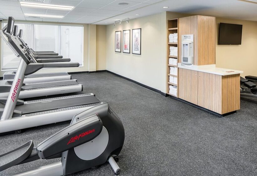 Отель Towneplace Suites By Marriott Kansas City Airport