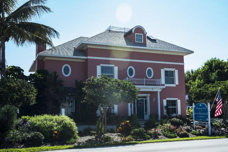 هتل Windemere Inn By The Sea