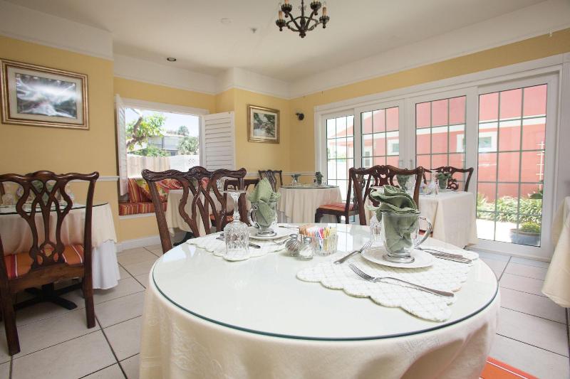 هتل Windemere Inn By The Sea