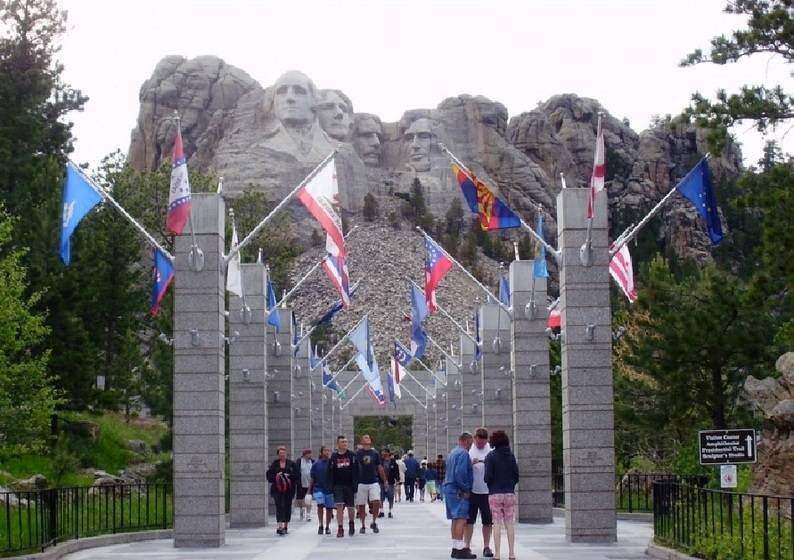 The Brookside Motel / Mt. Rushmore