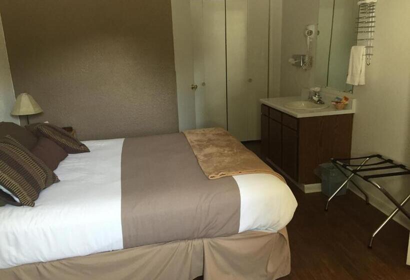 The Brookside Motel / Mt. Rushmore