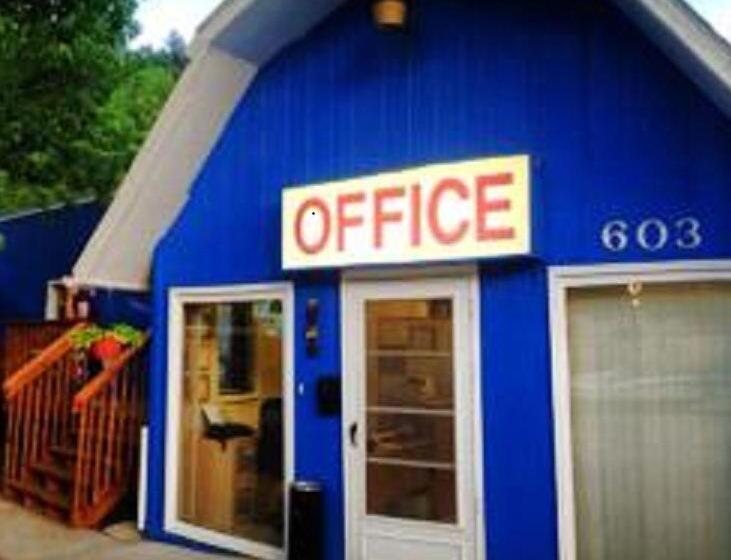 The Brookside Motel / Mt. Rushmore