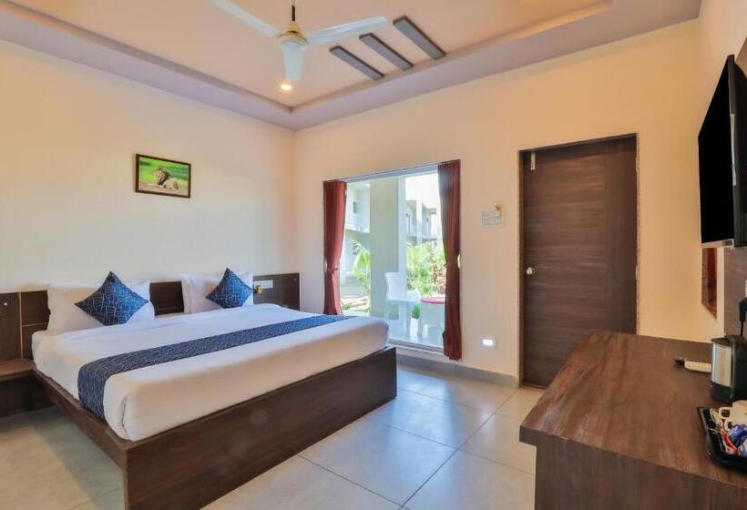Aaranya Gir Resort