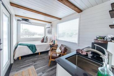 هاستل New The Wild West Cozy Container Home