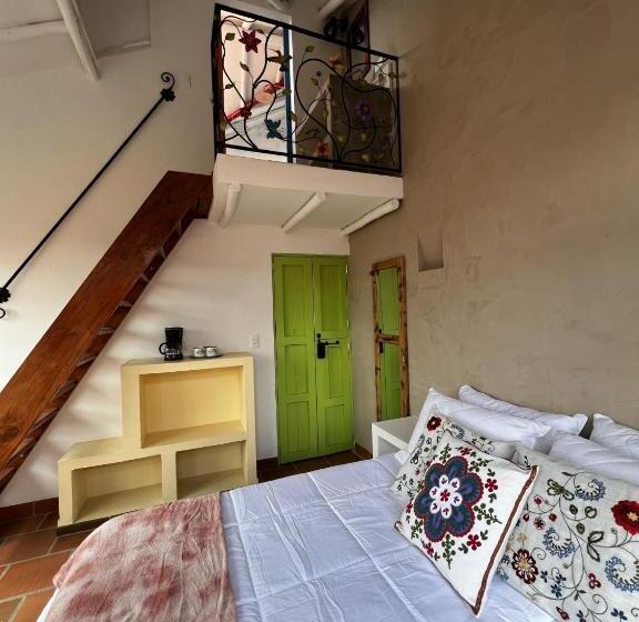 تختخواب و صبحانه La Puerta