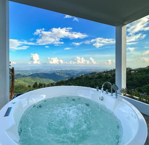 هتل Above The Clouds   Chiang Rai