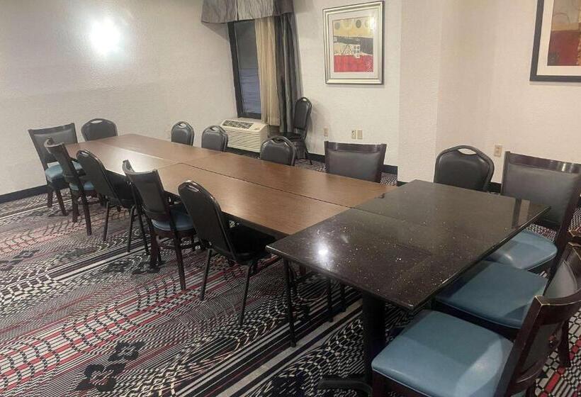 호텔 Days Inn By Wyndham Englewood Dayton Airport