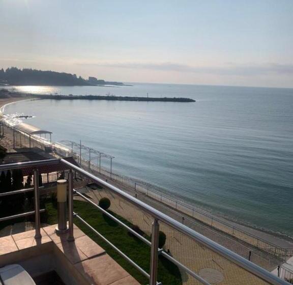 هتل Elizabeth Beach Apartments