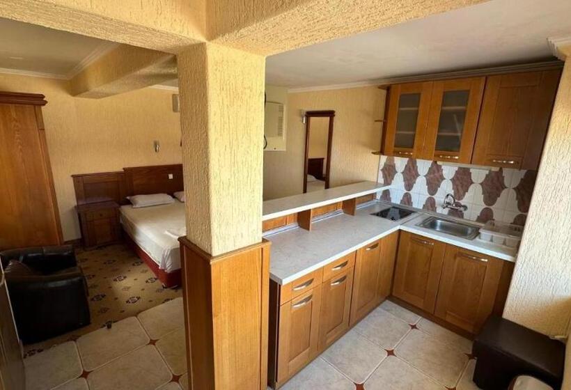هتل Elizabeth Beach Apartments