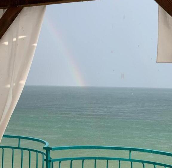 هتل Elizabeth Beach Apartments