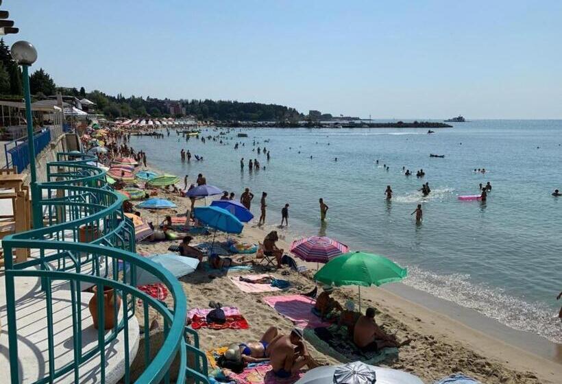 هتل Elizabeth Beach Apartments