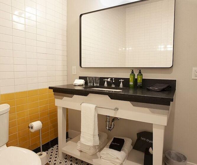 فندق Greyhound Inn