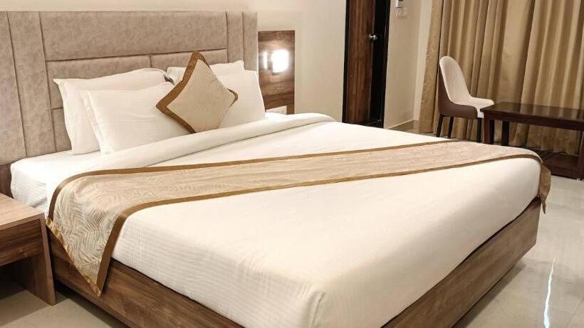 호텔 Sri Vishnu Tejam Elite