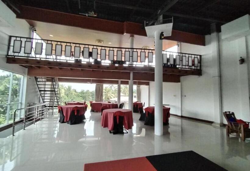 هتل Step To Town Resort Anuradhapura