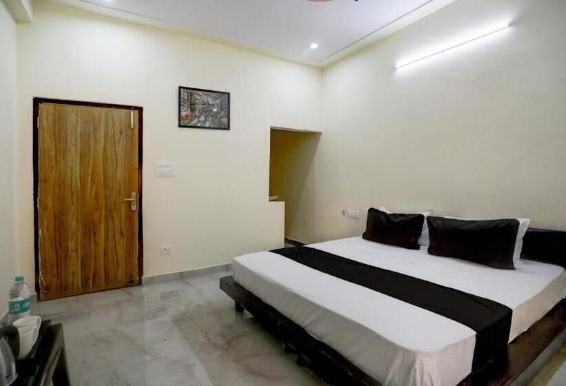 Oyo Hotel Divine