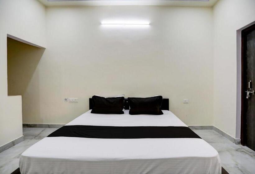 Oyo Hotel Divine