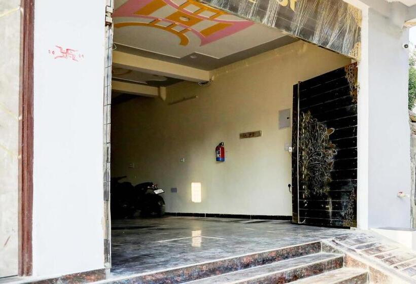Oyo Hotel Divine