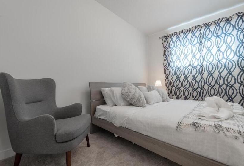 پانسیون Room 2 Of Lovely Home, Montgomery Downtown Calgary