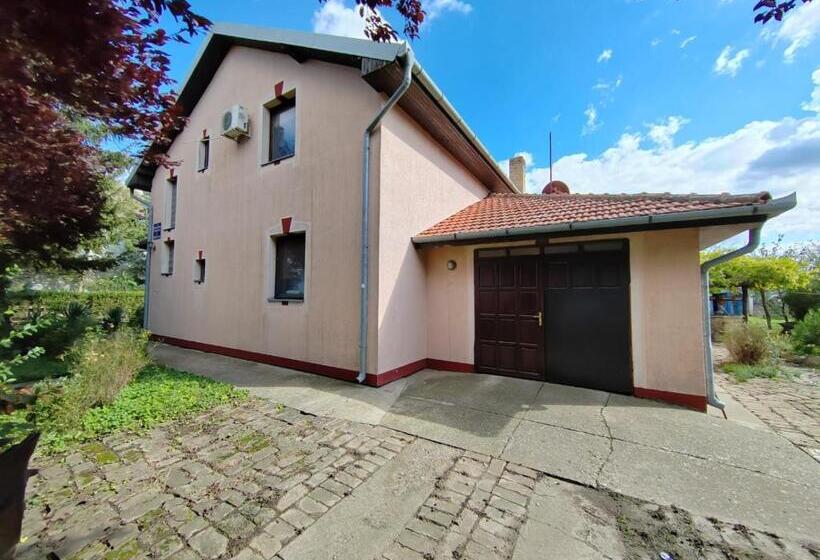 پانسیون Sobe Za Radnike