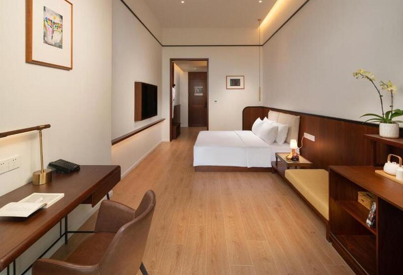 Wuyu Hotel, Smart Park & Happy Valley Jinshansi Metro
