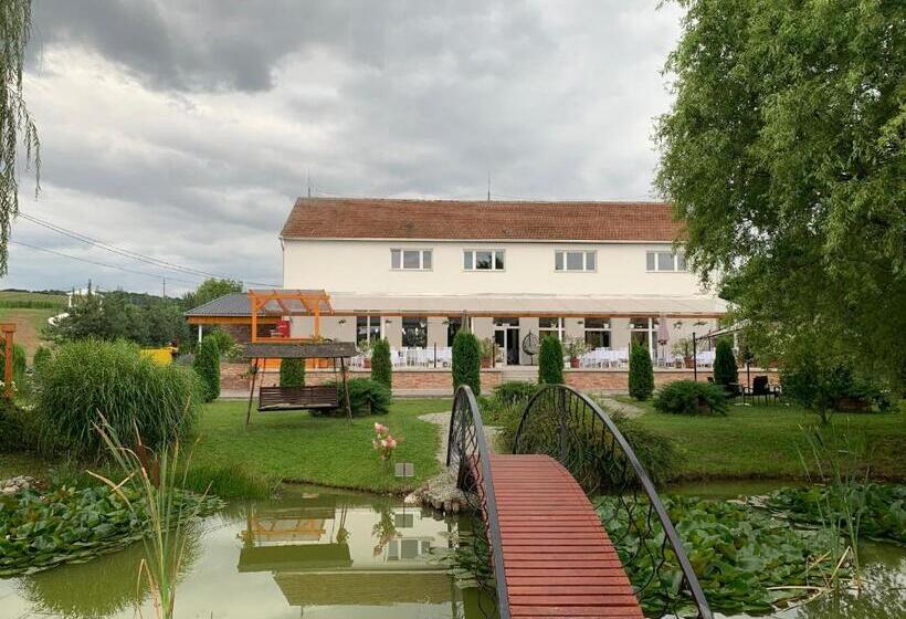 Bed and Breakfast Julianna Vendégház étterem, Rendezvényhelyszín és Szállás