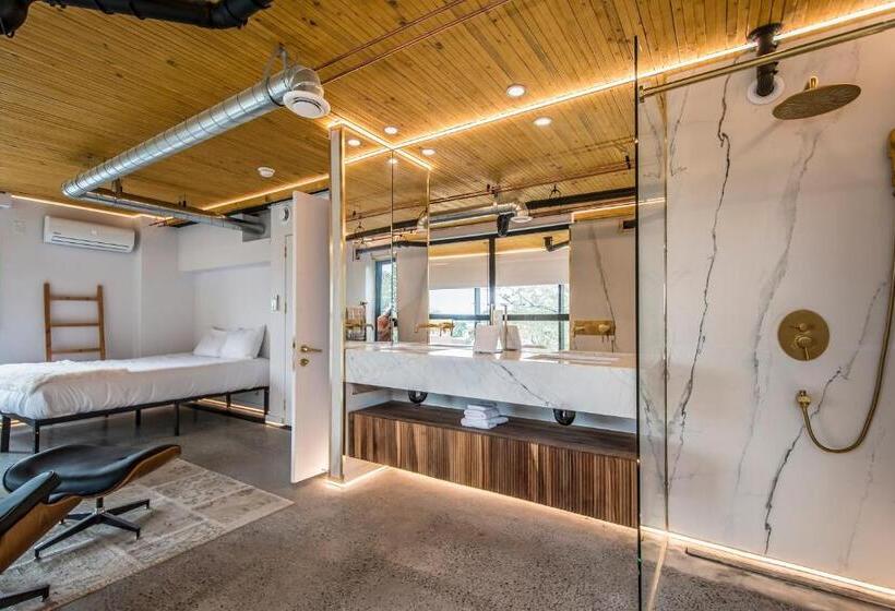 تختخواب و صبحانه Luxury Bnb   Halifax Rooftop   The Sunrise Room
