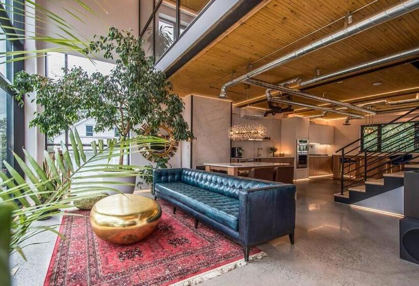 تختخواب و صبحانه Luxury Bnb   Halifax Rooftop   The Sunrise Room