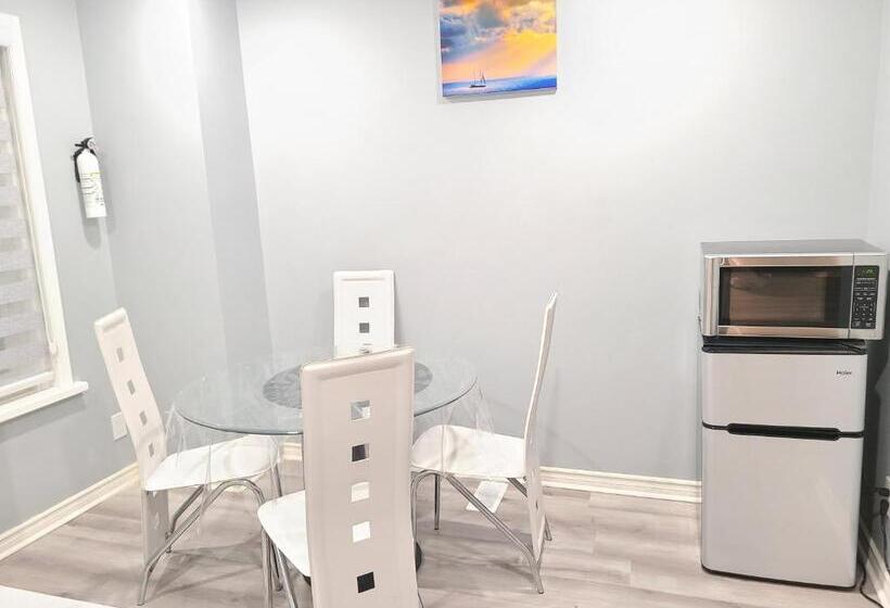 ベッドアンドブレックファースト Downtown Ottawa Spacious Room Accommodation