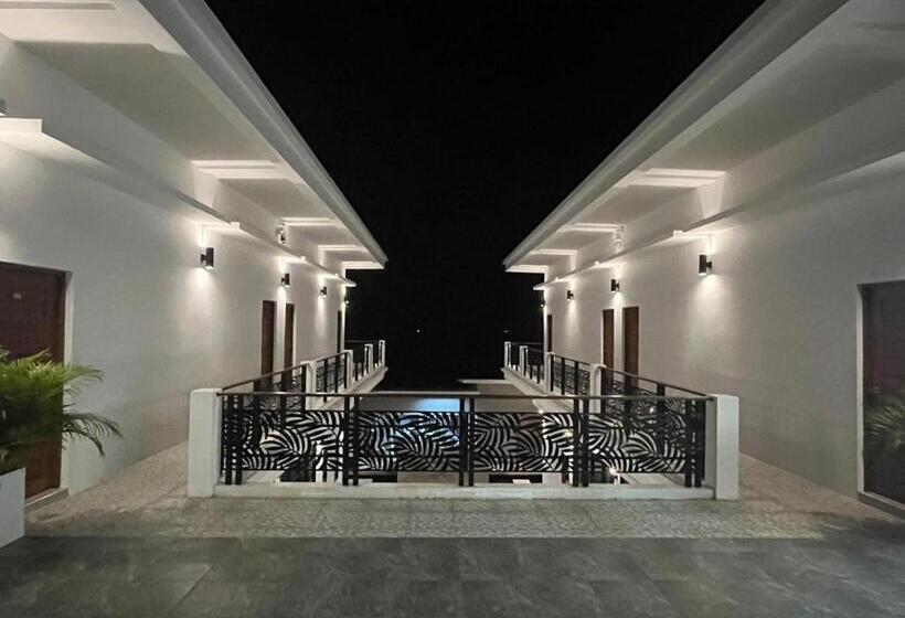 Dm Hotel & Cafe