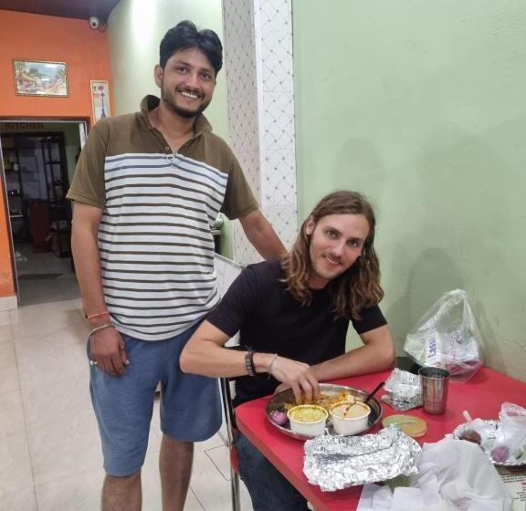 酒店 Aastha And Restaurant