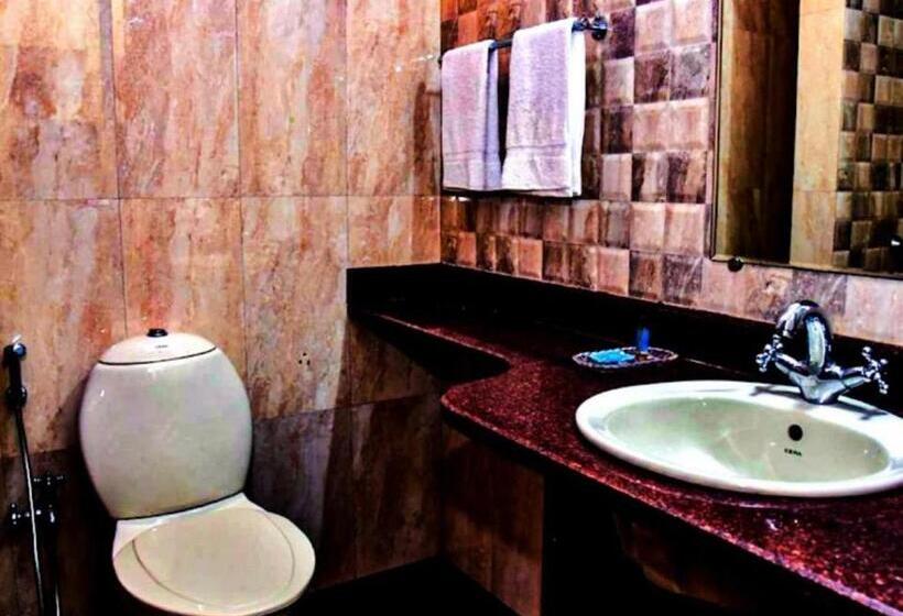 ホテル Candolim Grande By The Four Season , Goa