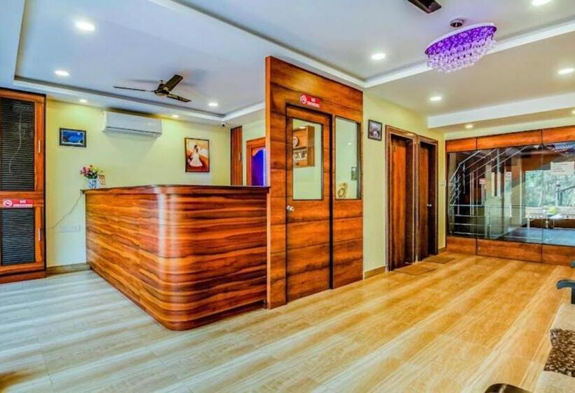 هتل Candolim Grande By The Four Season , Goa