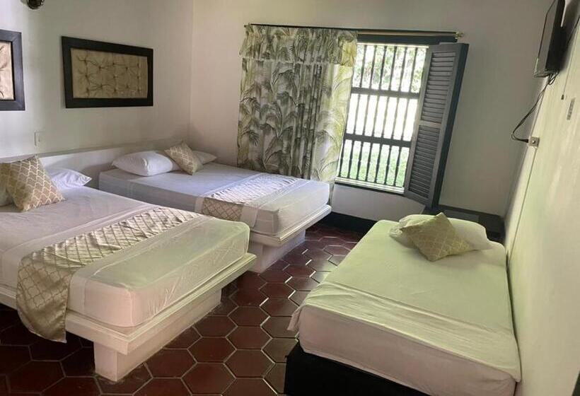 هتل Familia Casa Blanca