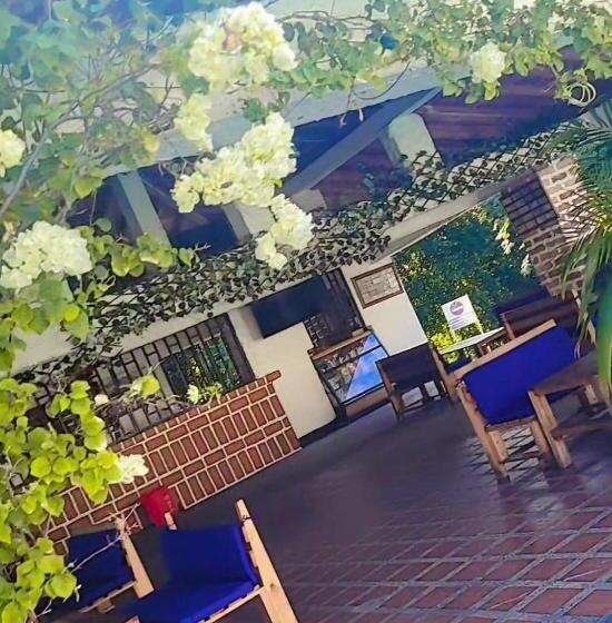 هتل Familia Casa Blanca