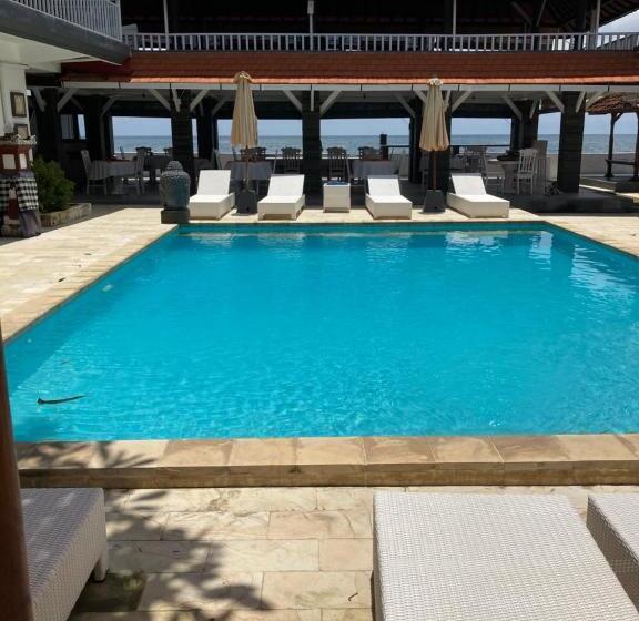 酒店 Villa Agung Beach Inn