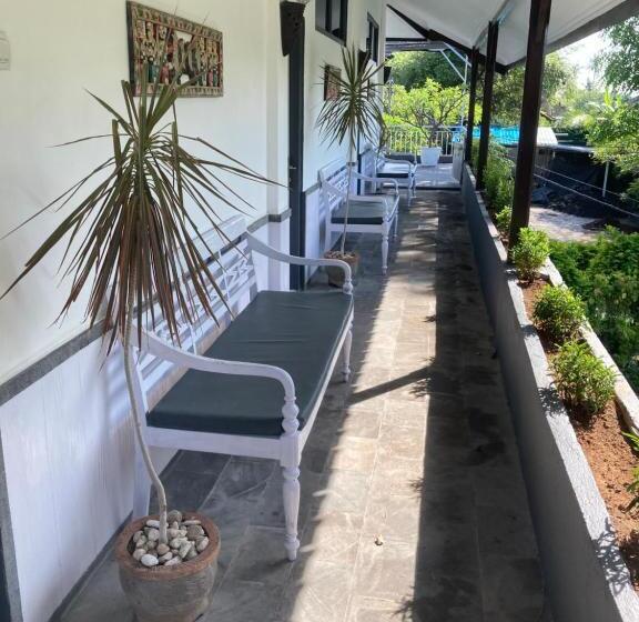 Отель Villa Agung Beach Inn