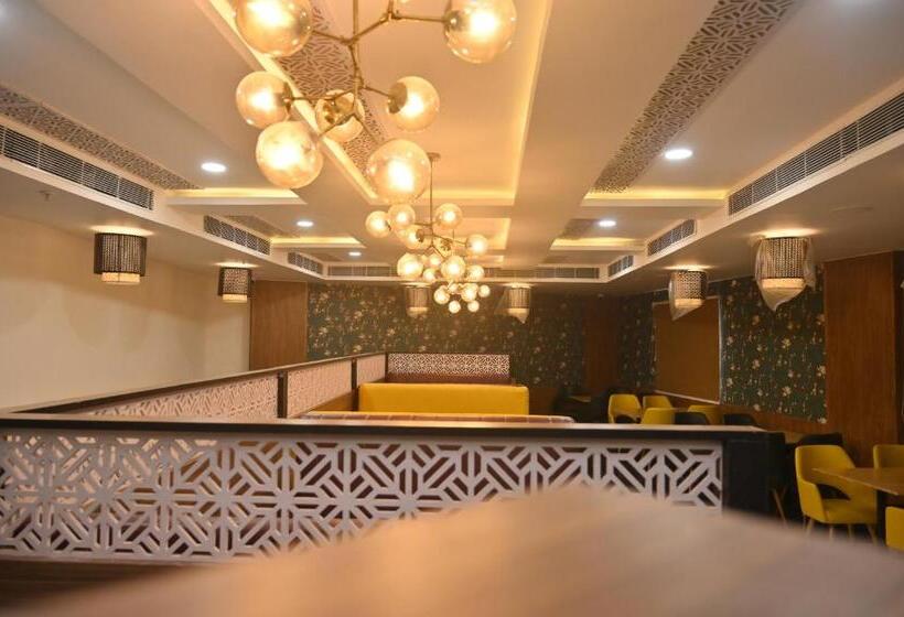 ホテル Vinayak International