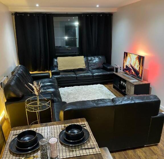 Luxury 1 Or 2 Bedroom Apartment Birmingham City Centre