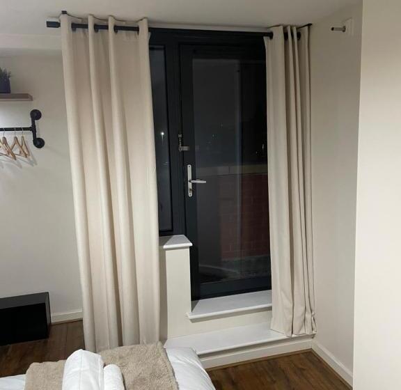 Luxury 1 Or 2 Bedroom Apartment Birmingham City Centre