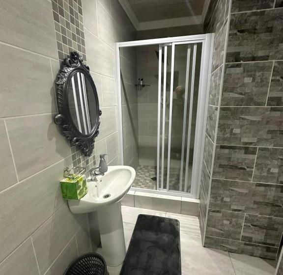 פנסיון 5 On Crossways