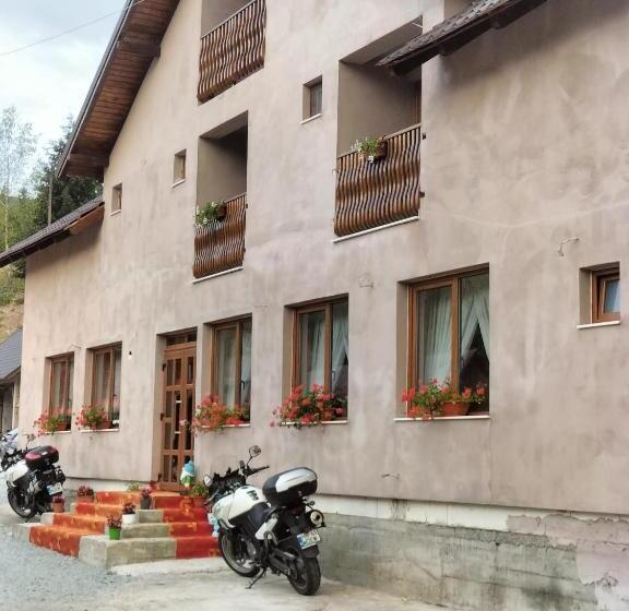 پانسیون Casa Vânătorilor