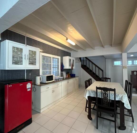 פנסיון Journey House Bangsean