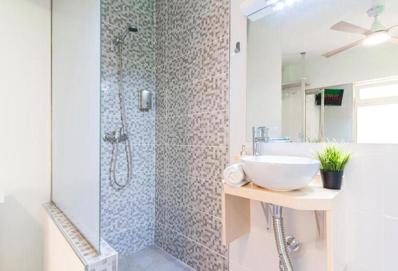 پانسیون Guest House Villa Neon Tenerife