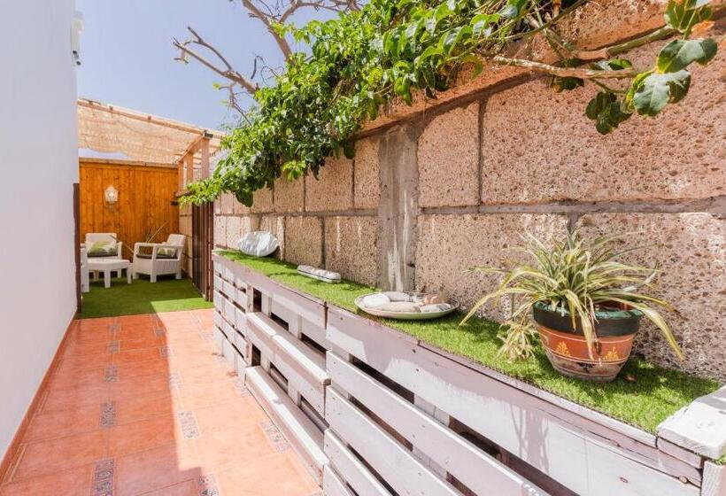 پانسیون Guest House Villa Neon Tenerife